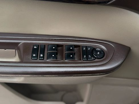 Used 2013 GMC Acadia Denali FWD image 32