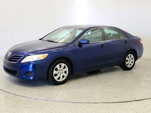 Used 2010 Toyota Camry SE FWD image 3