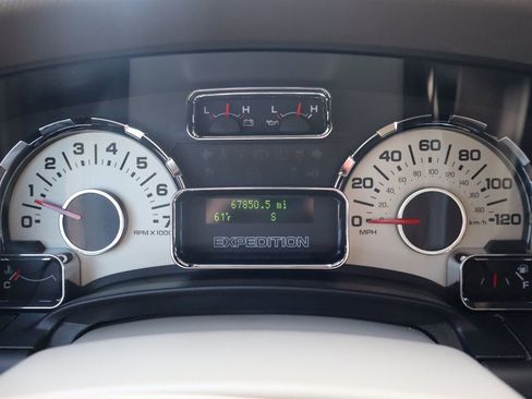 Used 2014 Ford Expedition XLT image 34