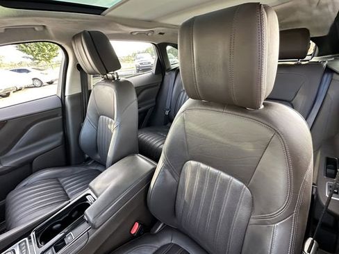 Used 2018 Jaguar F-PACE Portfolio image 12