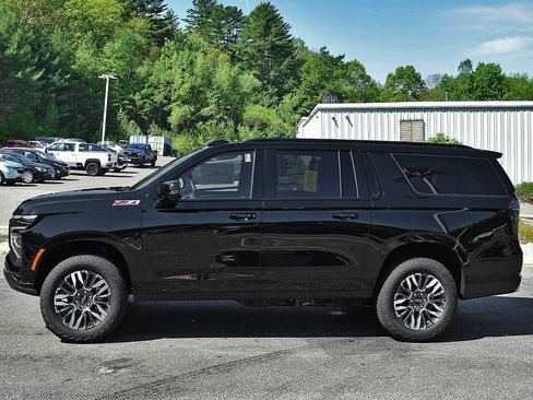 New 2026 Chevrolet Suburban Z71 w/ Comfort Package AWD/4WD image 4