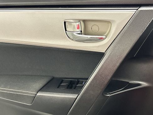 Used 2018 Toyota Corolla LE w/ Carpet Mat Package (TMS) FWD image 19