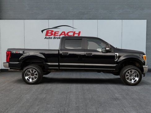 Used 2017 Ford F250 XL w/ Power Equipment Group AWD/4WD image 9