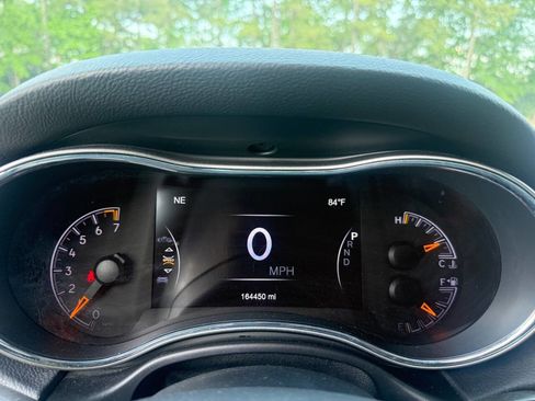 Used 2018 Jeep Grand Cherokee Altitude RWD image 19