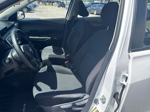 Used 2023 Nissan Kicks S FWD image 9