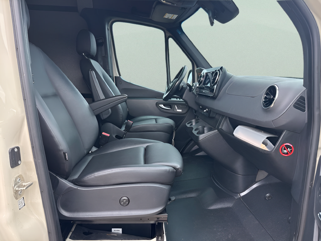 Used 2020 Mercedes-Benz Sprinter 2500 image 30