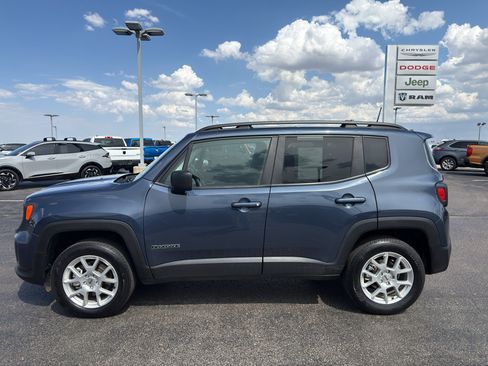 Used 2023 Jeep Renegade Latitude w/ Sun & Fun Group AWD/4WD image 8