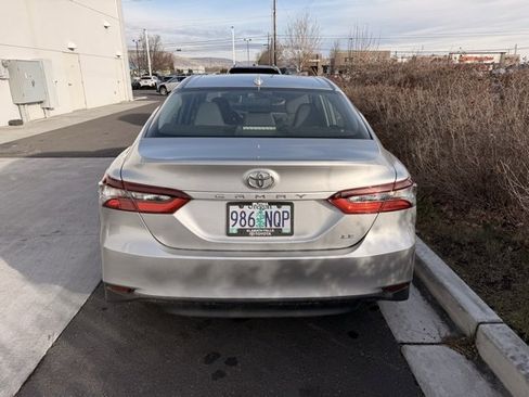 Used 2022 Toyota Camry LE image 5