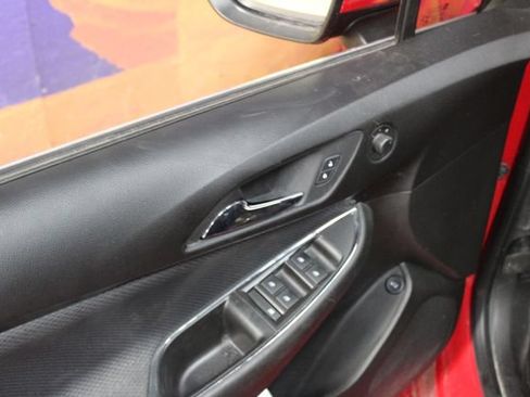 Used 2018 Chevrolet Cruze LT w/ LT Convenience Package FWD image 12