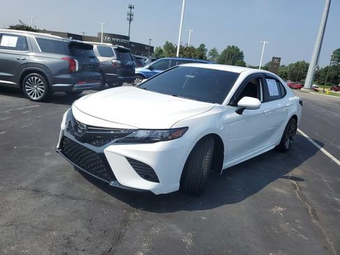 Used 2023 Toyota Camry SE FWD image 2
