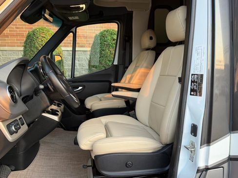 Used 2020 Mercedes-Benz Sprinter 3500 image 11