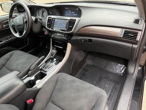 Used 2017 Honda Accord EX image 25