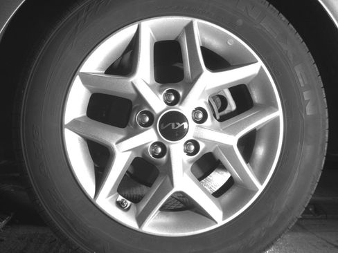 Used 2025 Kia Soul LX w/ LX Technology Package FWD image 17