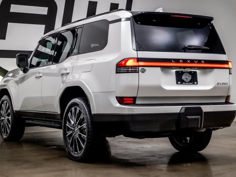 Used 2024 Lexus GX 550 w/ Accessory Package (2T) AWD/4WD image 31