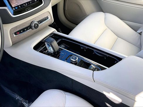 Certified 2024 Volvo XC90 B6 Plus image 15