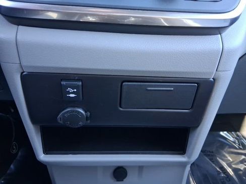 Used 2019 Toyota Sienna LE image 28