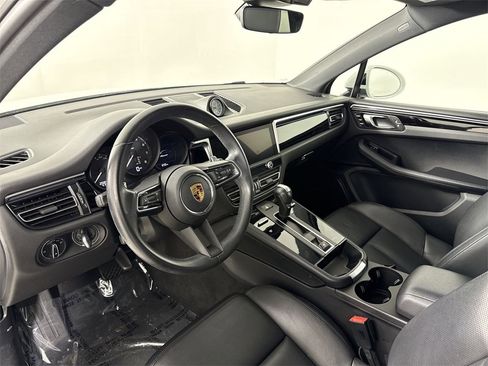 Certified 2023 Porsche Macan Turbo image 4