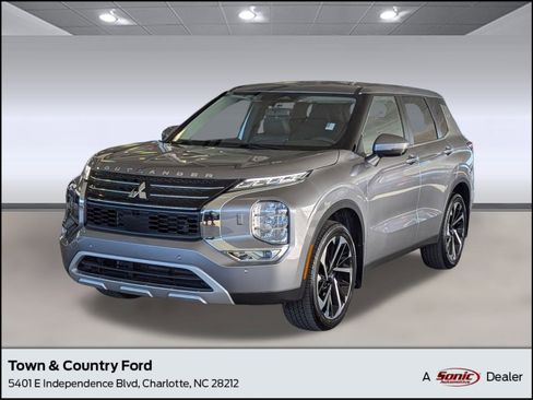 Used 2023 Mitsubishi Outlander SE image 1