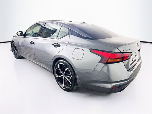 Used 2025 Nissan Altima 2.5 SR w/ SR Premium Package image 5