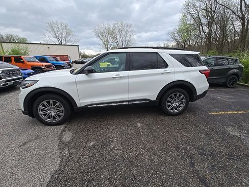 Used 2025 Ford Explorer Active w/ Active Comfort Package image 3