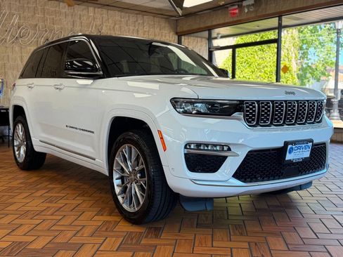 Used 2022 Jeep Grand Cherokee Summit w/ Luxury Tech Group V AWD/4WD image 10