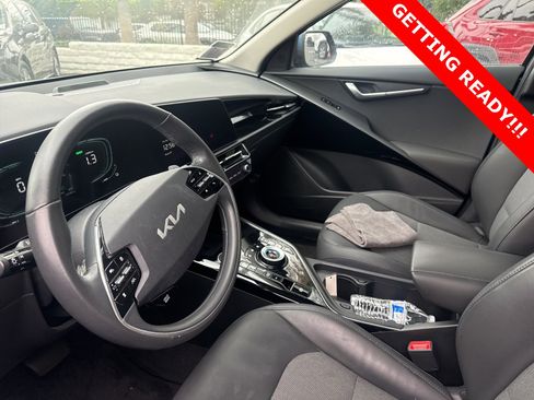 Used 2023 Kia Niro EX image 10