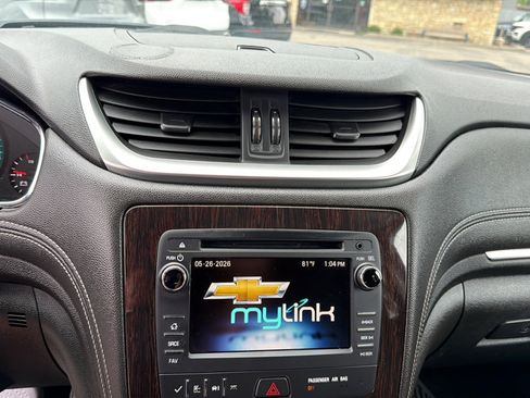 Used 2016 Chevrolet Traverse LT w/ Style and Technology Package FWD image 15
