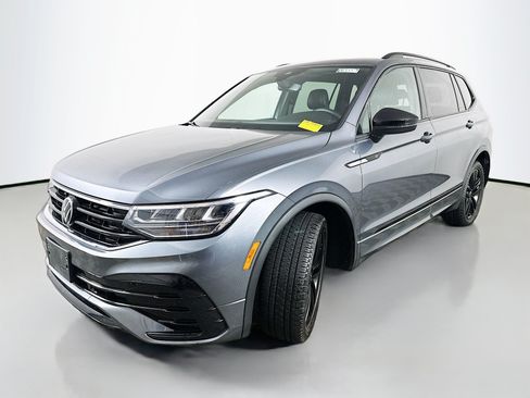 Certified 2022 Volkswagen Tiguan SE R-Line AWD/4WD image 3