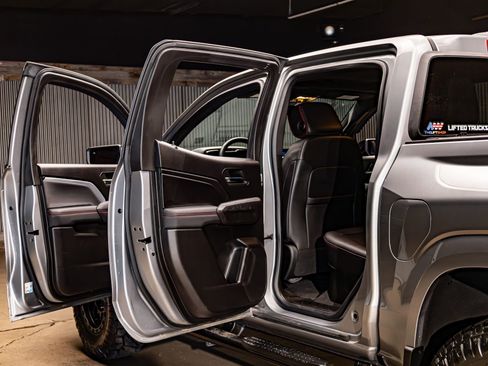 Used 2023 Chevrolet Colorado Z71 w/ Z71 Convenience Package 2 image 25