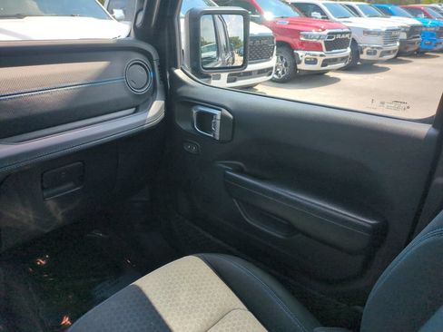 Used 2024 Jeep Wrangler Unlimited Rubicon 4xe AWD/4WD image 18