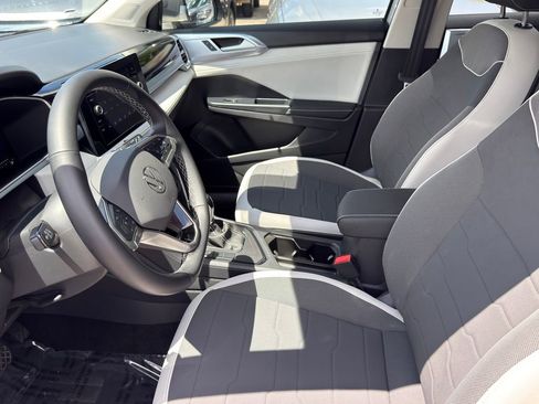 New 2025 Volkswagen Taos SE FWD image 13
