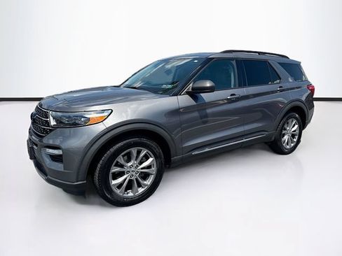 Used 2021 Ford Explorer XLT w/ Equipment Group 202A AWD/4WD image 4