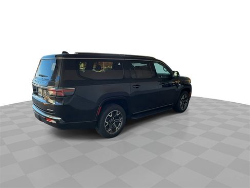 Used 2023 Jeep Wagoneer L Series III w/ Preferred Equipment Group image 8