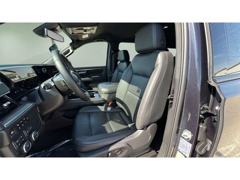 Certified 2025 Chevrolet Suburban Z71 AWD/4WD image 24