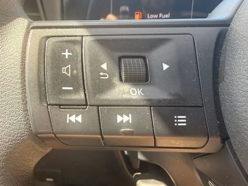Used 2025 Nissan Kicks SV FWD image 19