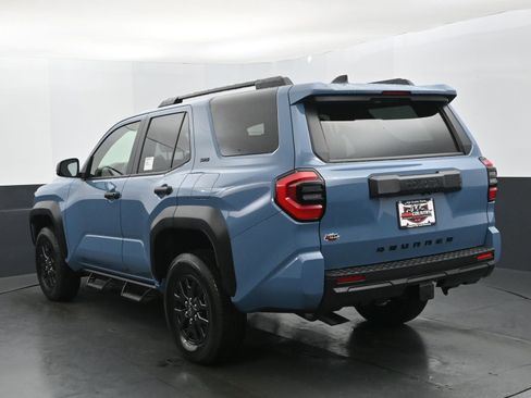Used 2025 Toyota 4Runner SR5 AWD/4WD image 4