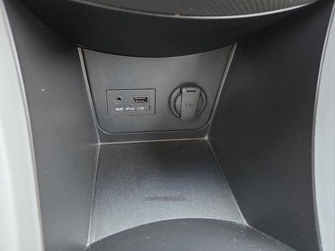 Used 2013 Hyundai Accent GLS FWD image 23