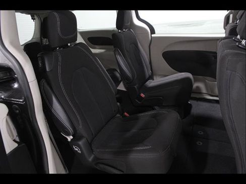 Used 2023 Chrysler Voyager LX FWD image 18