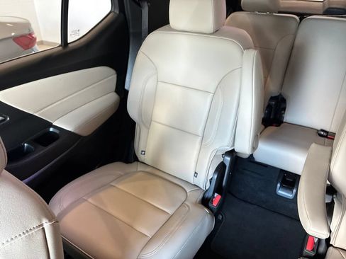 Used 2023 Chevrolet Traverse LT AWD/4WD image 13