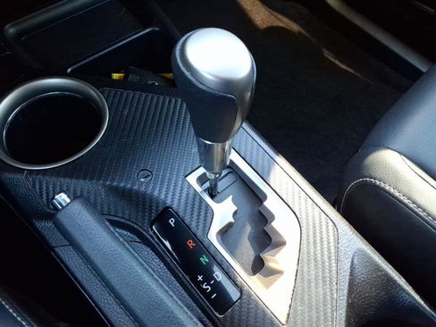 Used 2015 Toyota RAV4 Limited image 23