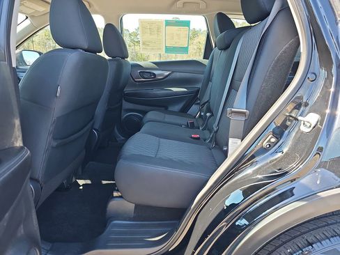 Used 2019 Nissan Rogue S image 17