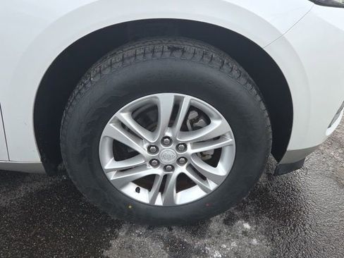 Used 2020 Buick Enclave Essence image 2