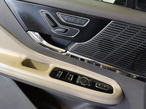 Used 2020 Lincoln Corsair FWD w/ Premium Package image 27