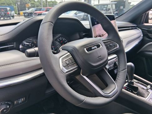 Used 2023 Jeep Compass Limited AWD/4WD image 25