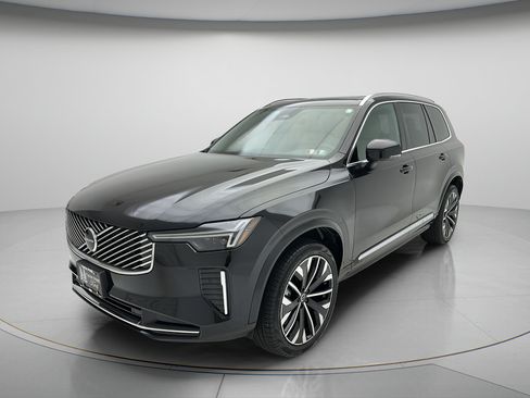 Used 2025 Volvo XC90 B5 Core AWD/4WD image 3