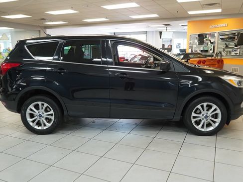 Used 2019 Ford Escape SE FWD image 11