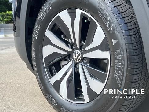 Certified 2025 Volkswagen Atlas SE FWD image 7