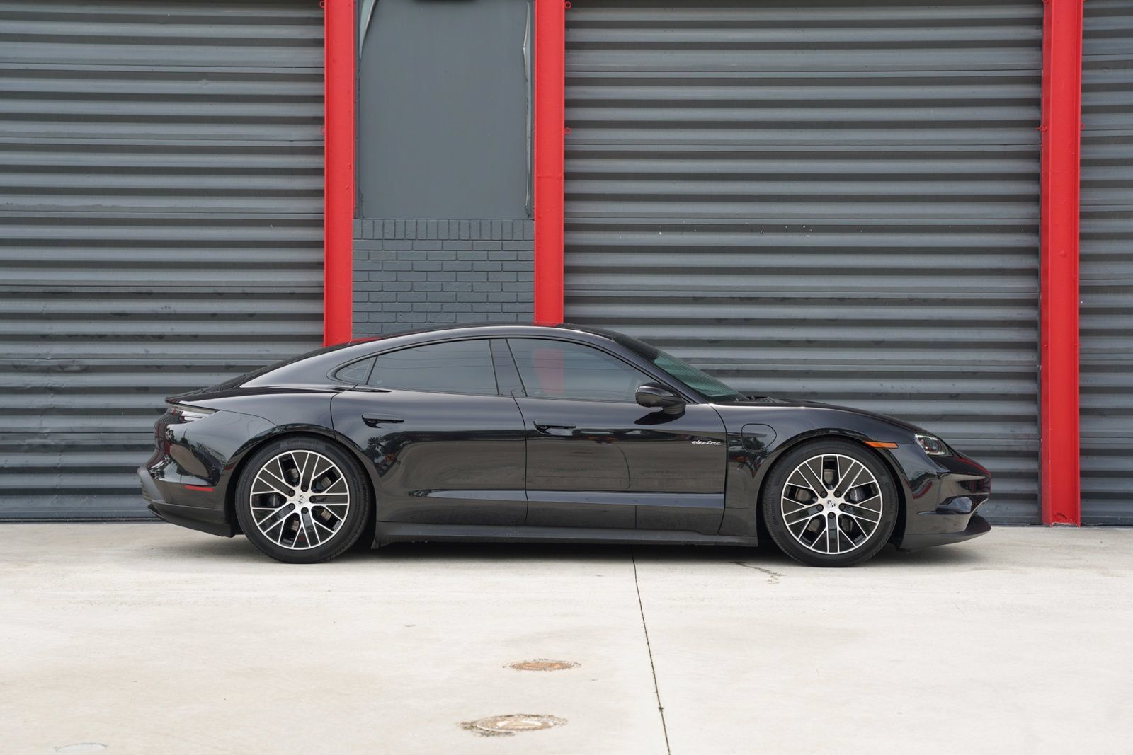 Used 2025 Porsche Taycan RWD image 6