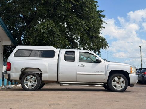 Used 2011 Chevrolet Silverado 1500 LT w/ Regional Value Package RWD image 2