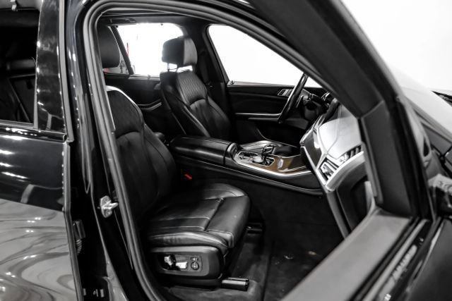 Used 2020 BMW X5 M50i AWD/4WD image 32